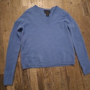 Tahari Women's Soft Blue Pure Lux 100% 2 Ply Cashmere V-Neck Sweater